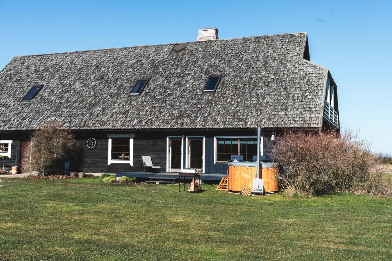 Tiiupesa Guest House Hellamaa  Kültér fotó